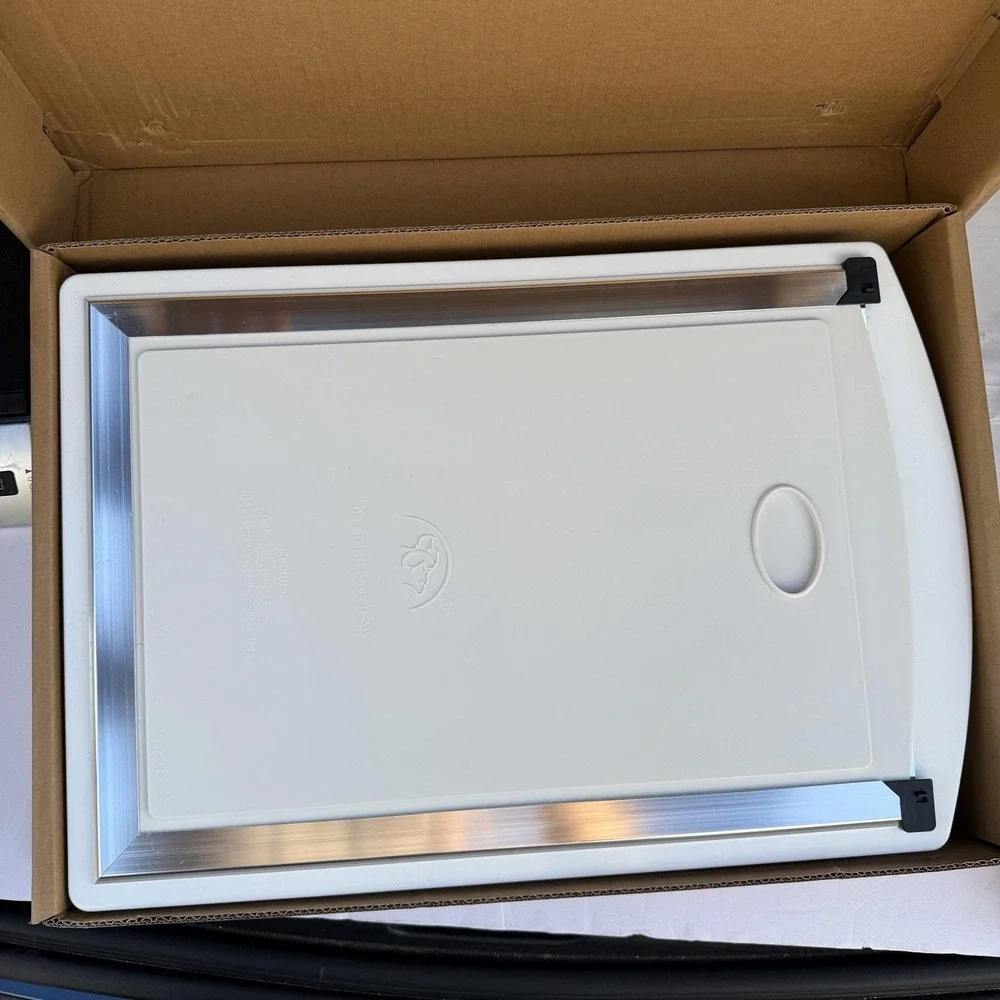 MAVRICTECH Door Mount Pet Door Medium Dog White Plastic Magnetic Flap Insulated